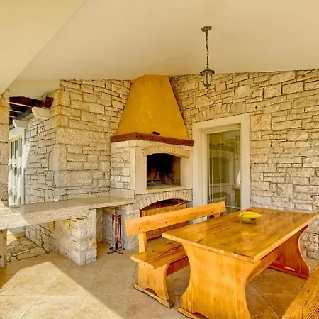 Mit Privatpool Fuer 9 Personen Ca 200 Qm In Gajana, Istrien Istrische Riviera *