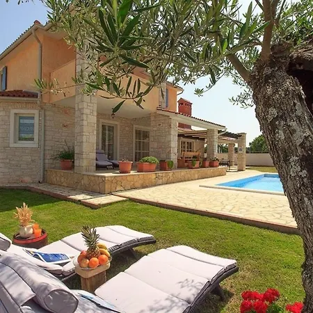 Mit Privatpool Fuer 9 Personen Ca 200 Qm In Gajana, Istrien Istrische Riviera Дом отдыха Gajana