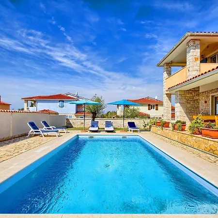 Mit Privatpool Fuer 9 Personen Ca 200 Qm In Gajana, Istrien Istrische Riviera *