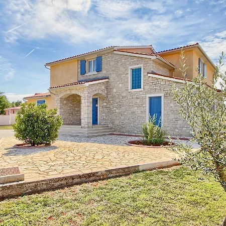 Mit Privatpool Fuer 9 Personen Ca 200 Qm In Gajana, Istrien Istrische Riviera Дом отдыха Gajana