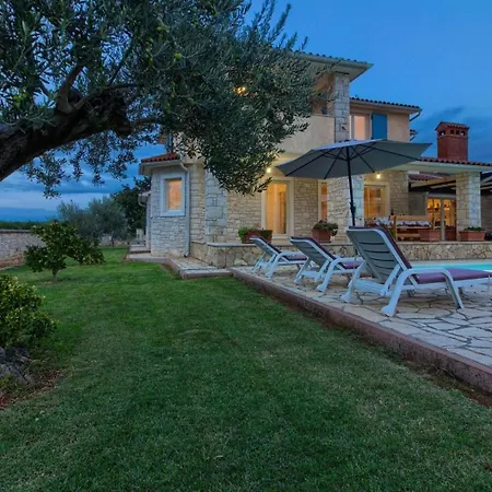 Дом отдыха Mit Privatpool Fuer 9 Personen Ca 200 Qm In Gajana, Istrien Istrische Riviera *