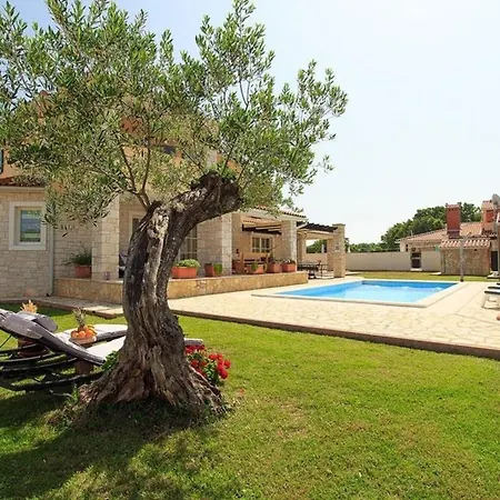 Mit Privatpool Fuer 9 Personen Ca 200 Qm In Gajana, Istrien Istrische Riviera