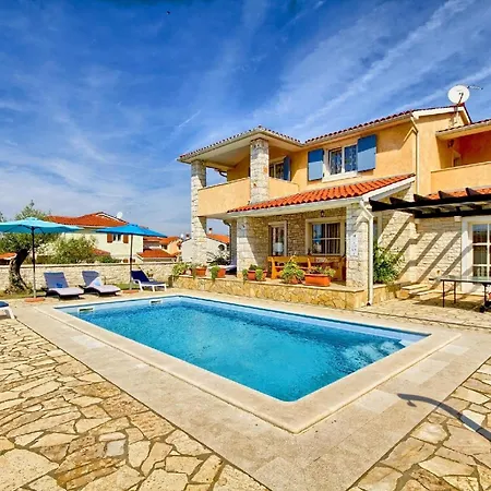Дом отдыха Mit Privatpool Fuer 9 Personen Ca 200 Qm In Gajana, Istrien Istrische Riviera *